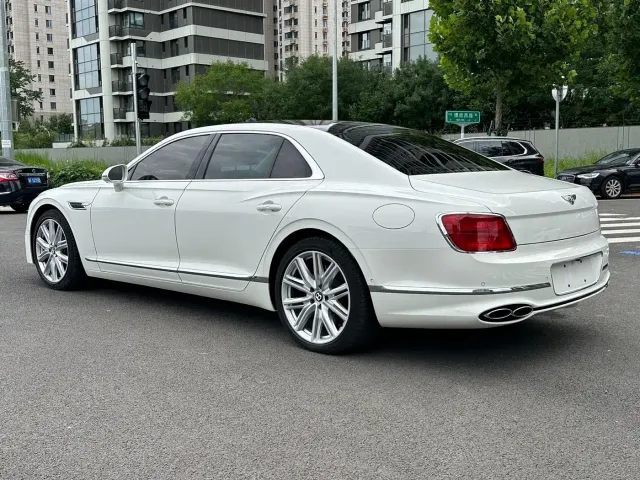 Bentley Flying Spur — Фото автомобиля 6
