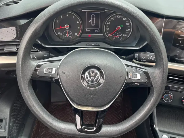Volkswagen Passat — Фото автомобиля 9