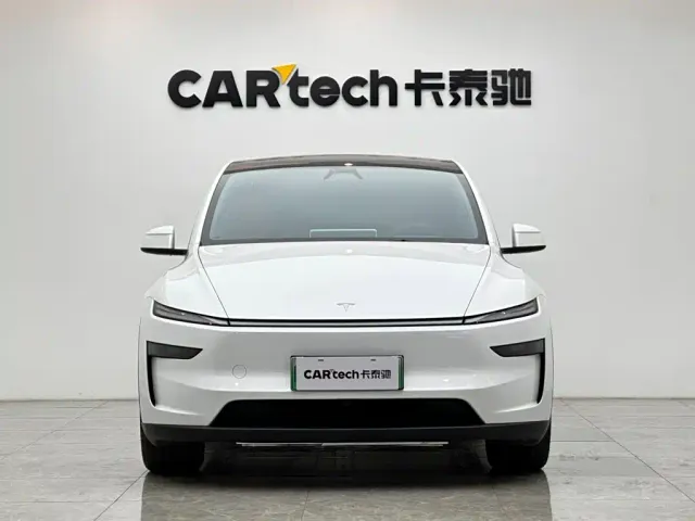 Tesla Model Y — Фото автомобиля 7