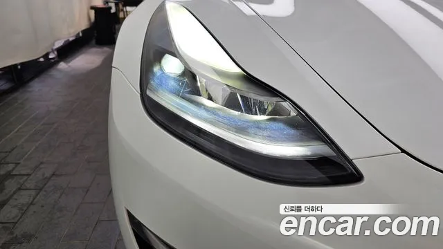 Tesla Model 3 — Фото автомобиля 17