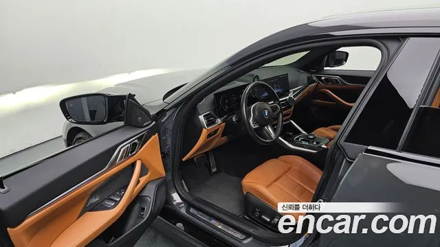 BMW i4 — Фото автомобиля 10