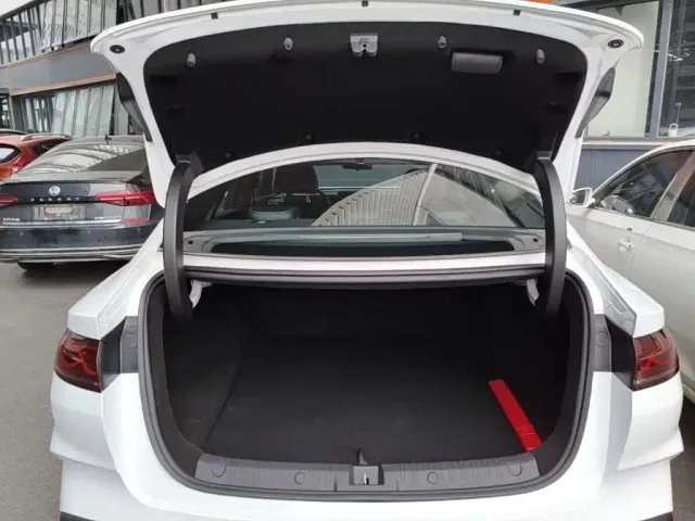 BYD Qin L — Фото автомобиля 18
