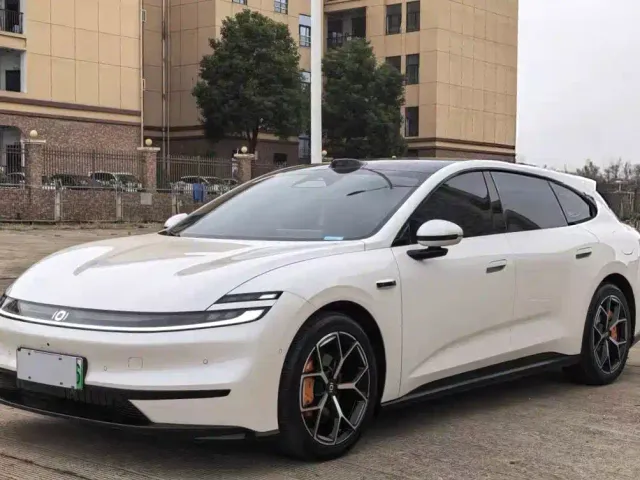 Фотография автомобиля — Changan Qiyuan A06