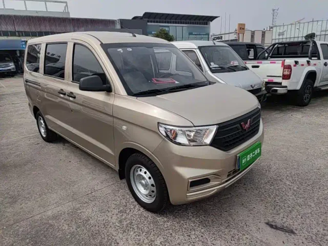 Wuling Hongguang V — Фото автомобиля 3