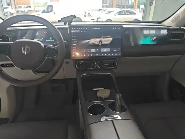 Leapmotor C11 — Фото автомобиля 12