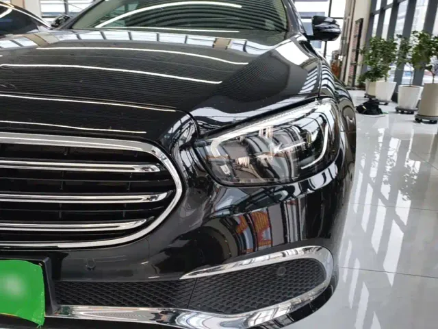 Mercedes-Benz E-Class — Фото автомобиля 23
