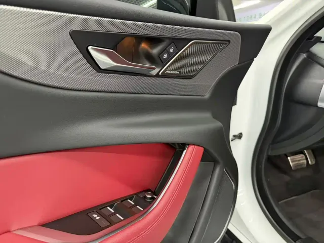 Jaguar XEL — Фото автомобиля 6