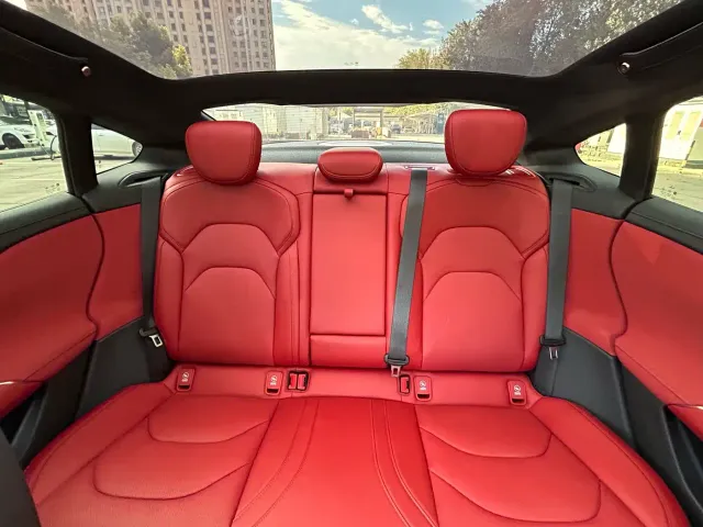 Xiaomi SU7 — Фото автомобиля 10
