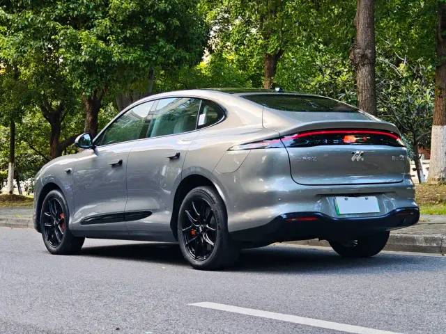IM Motors LS6 — Фото автомобиля 18