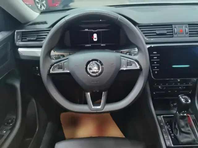 Skoda Superb — Фото автомобиля 10
