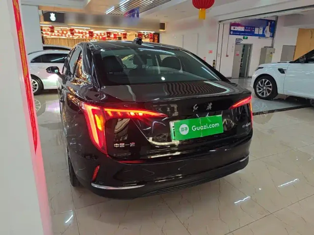 Hongqi E-QM5 — Фото автомобиля 4