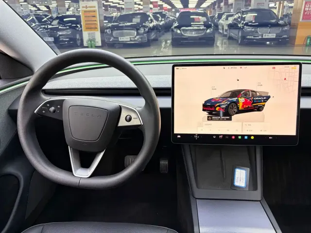 Tesla Model 3 — Фото автомобиля 17