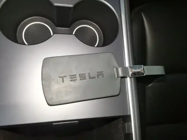 Tesla Model Y — Фото автомобиля 8