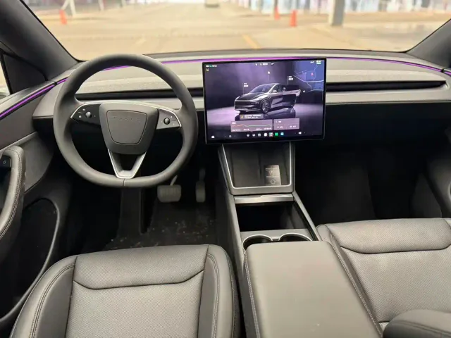 Tesla Model Y — Фото автомобиля 5