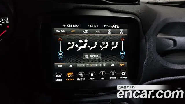 Jeep Renegade — Фото автомобиля 14