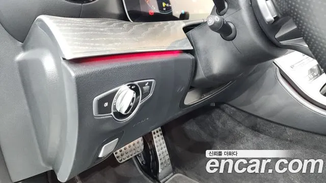 Mercedes-Benz E-Class — Фото автомобиля 19