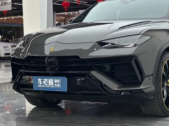 Lamborghini Urus — Фото автомобиля 18