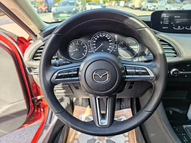 Mazda Axela — Фото автомобиля 9