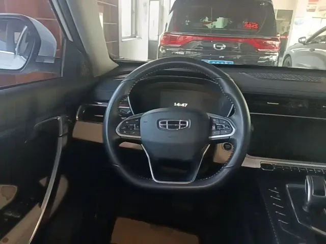 Geely Boyue — Фото автомобиля 10