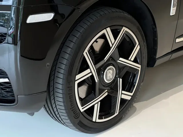 Rolls-Royce Cullinan — Фото автомобиля 4