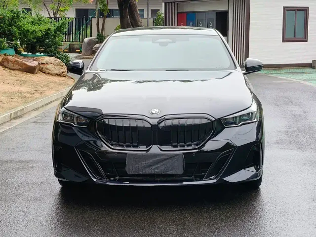 BMW 5 Series — Фото автомобиля 2