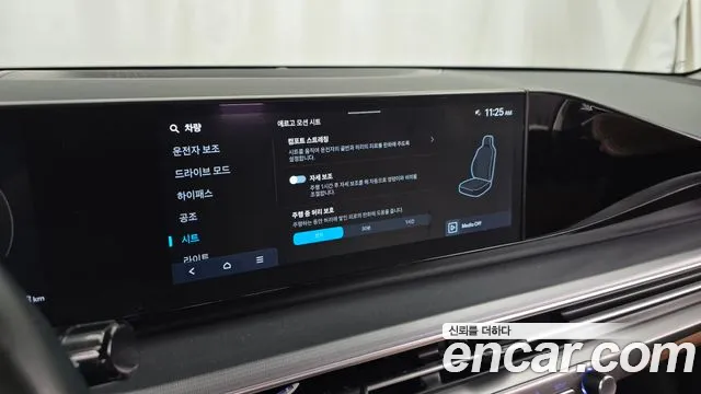 Hyundai Grandeur Grandeur (GN7) 2.5 Бензин 2WD — Фото автомобиля 30