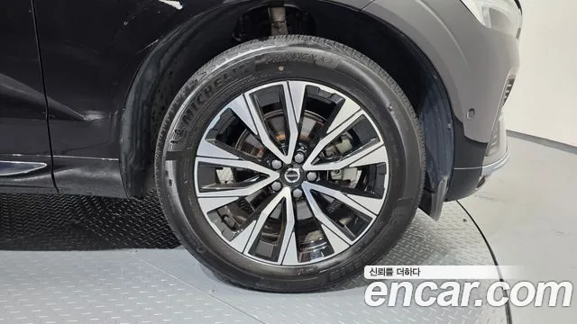 Вольво XC60 — Фото автомобиля 18
