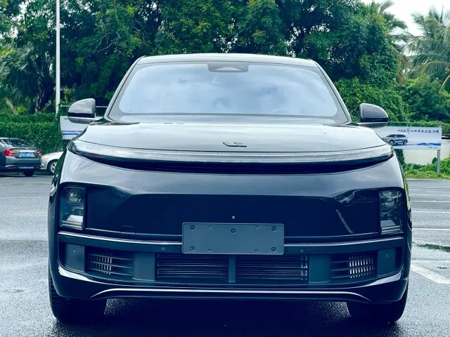 Li Auto L8 — Фото автомобиля 2