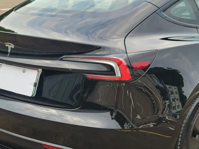 Tesla Model 3 — Фото автомобиля 17