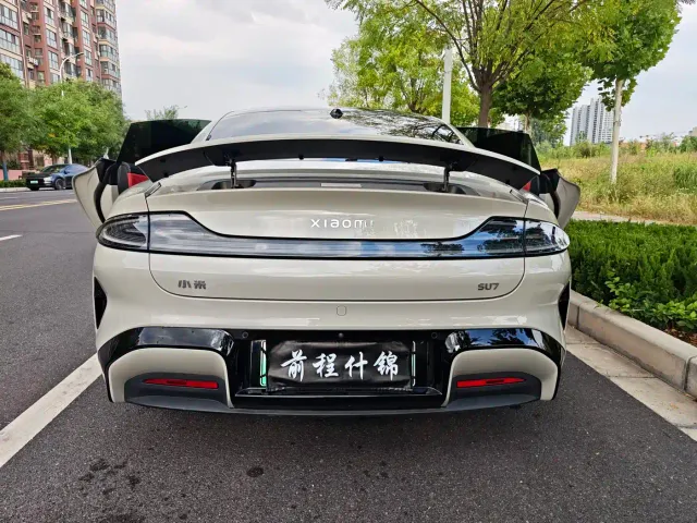 Xiaomi SU7 — Фото автомобиля 12