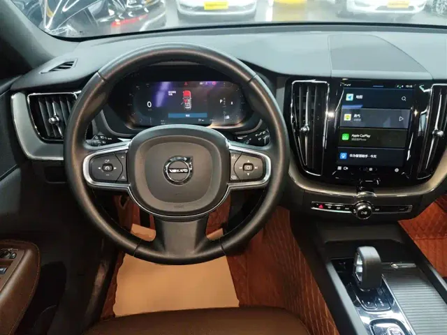 Volvo XC60 — Фото автомобиля 10