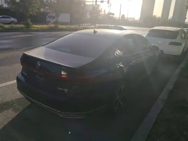 Volkswagen Passat — Фото автомобиля 3
