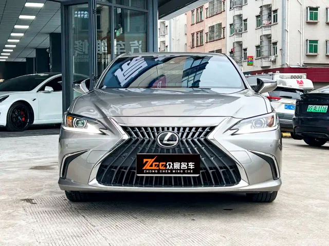 Lexus ES — Фото автомобиля 2