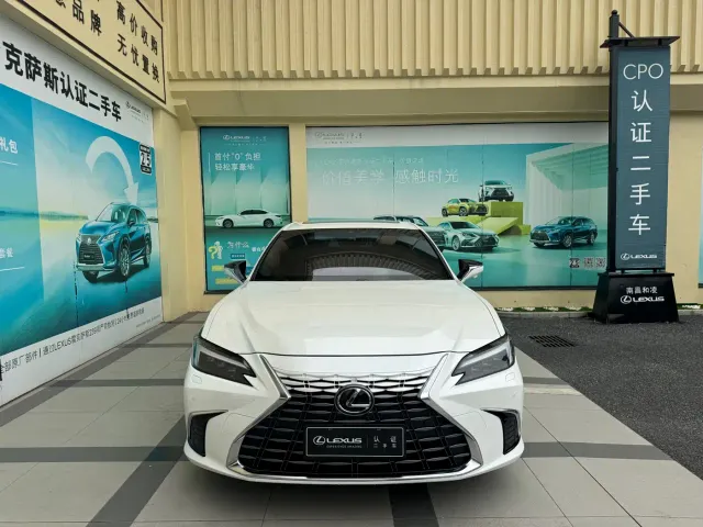 Lexus ES — Фото автомобиля 2