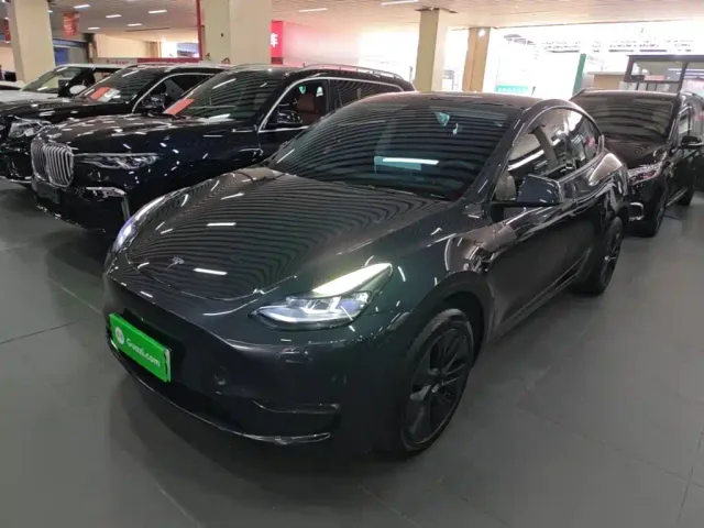 Фотография автомобиля — Tesla Model Y