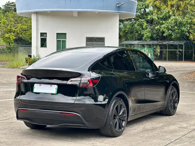 Tesla Model Y 2022 Facelift Rear-Wheel Drive Version — Фото автомобиля 14