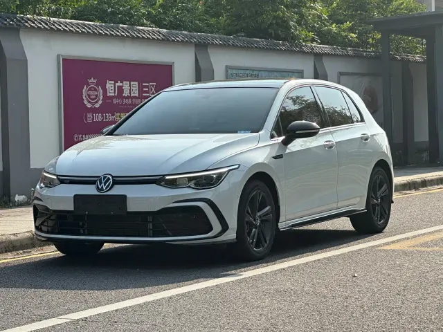 Фотография автомобиля — Volkswagen Golf
