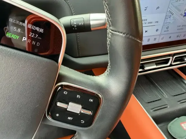 Li Auto L9 — Фото автомобиля 10