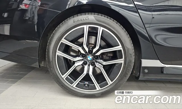 BMW i7 G70 — Фото автомобиля 5