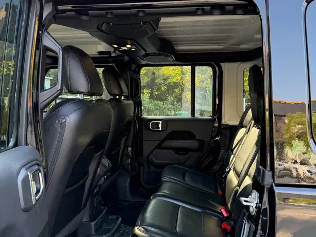 Jeep Wrangler — Фото автомобиля 15