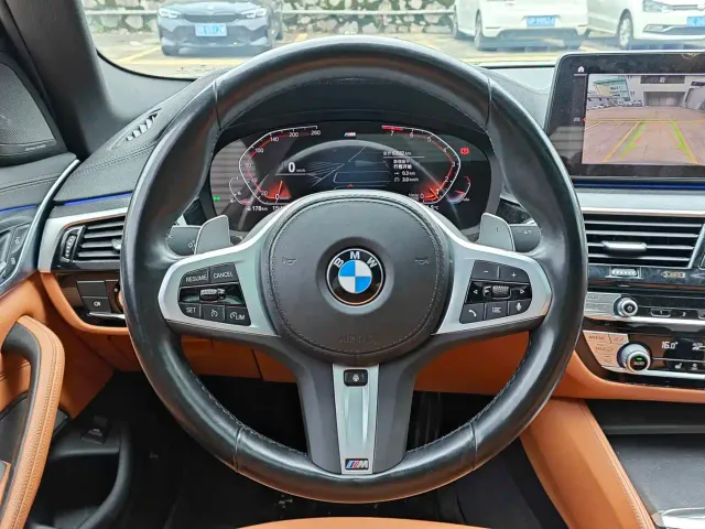 BMW 5 Series — Фото автомобиля 15
