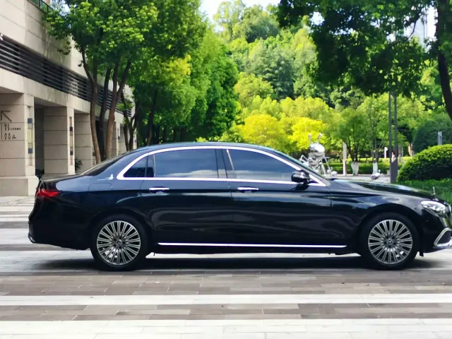 Mercedes-Benz E-Class — Фото автомобиля 5