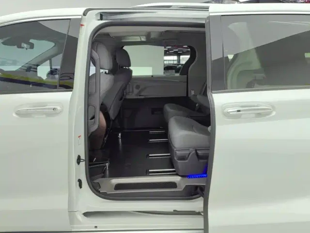 Toyota Granvia — Фото автомобиля 11