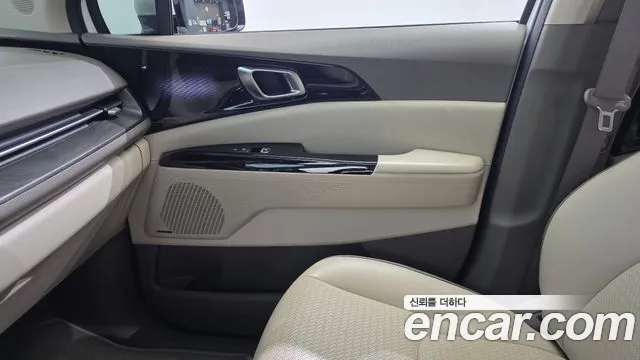 Kia Carnival Generation 4 — Фото автомобиля 14