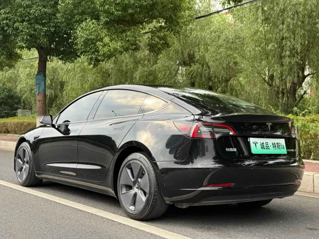 Tesla Model 3 — Фото автомобиля 3