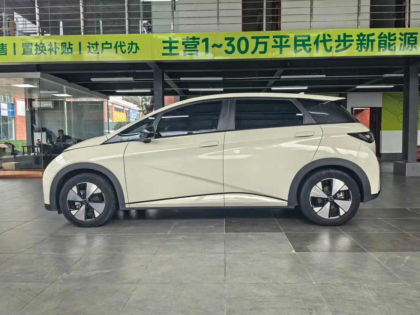 BYD Dolphin 2023 420km Fashion Edition — Фото автомобиля 3