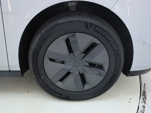 Li Auto MEGA — Фото автомобиля 29