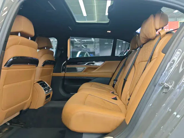 BMW 7 Series — Фото автомобиля 6