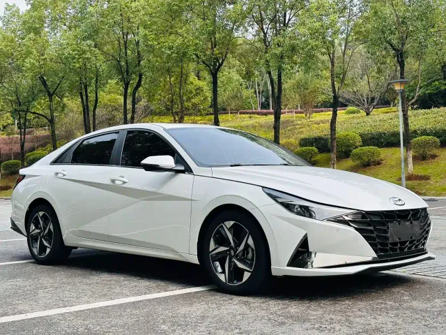 Hyundai Elantra — Фото автомобиля 3