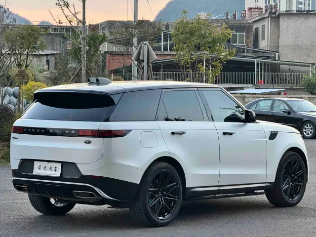 Land Rover Range Rover Sport — Фото автомобиля 9